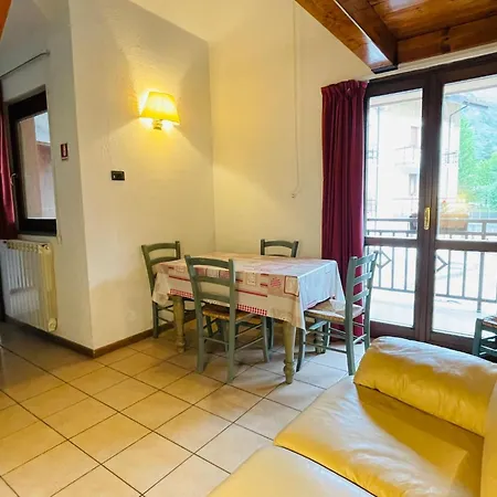 Daire Zwei-zimmer-wohnung Im Dachgeschoss 5 P- L- Frejus By Interhome *