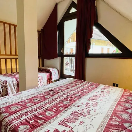 Zwei-zimmer-wohnung Im Dachgeschoss 5 P- L- Frejus By Interhome