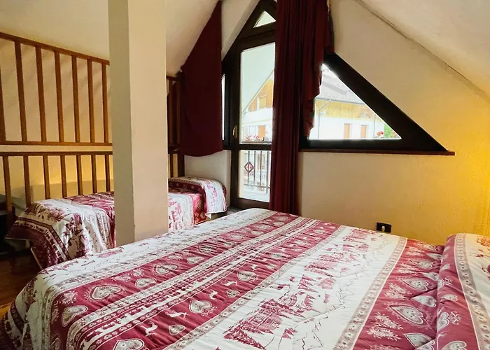 Zwei-zimmer-wohnung Im Dachgeschoss 5 P- L- Frejus By Interhome