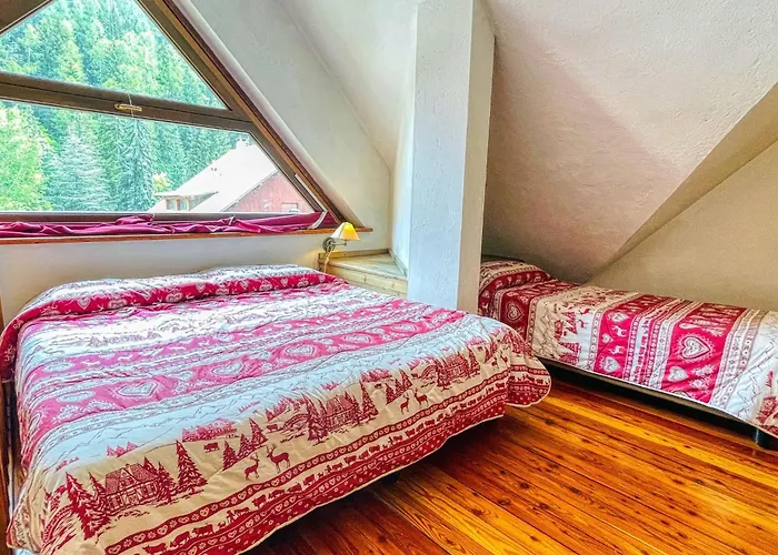 Zwei-zimmer-wohnung Im Dachgeschoss 5 P- L- Frejus By Interhome